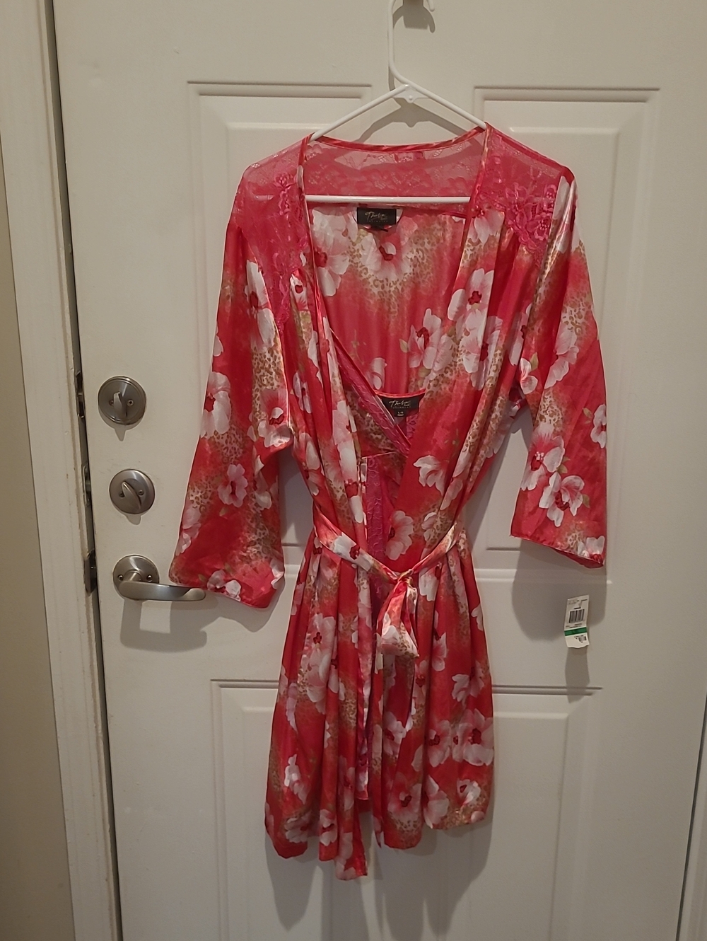 Thalia Sodi Pink Floral Satin Chemise with Robe.
